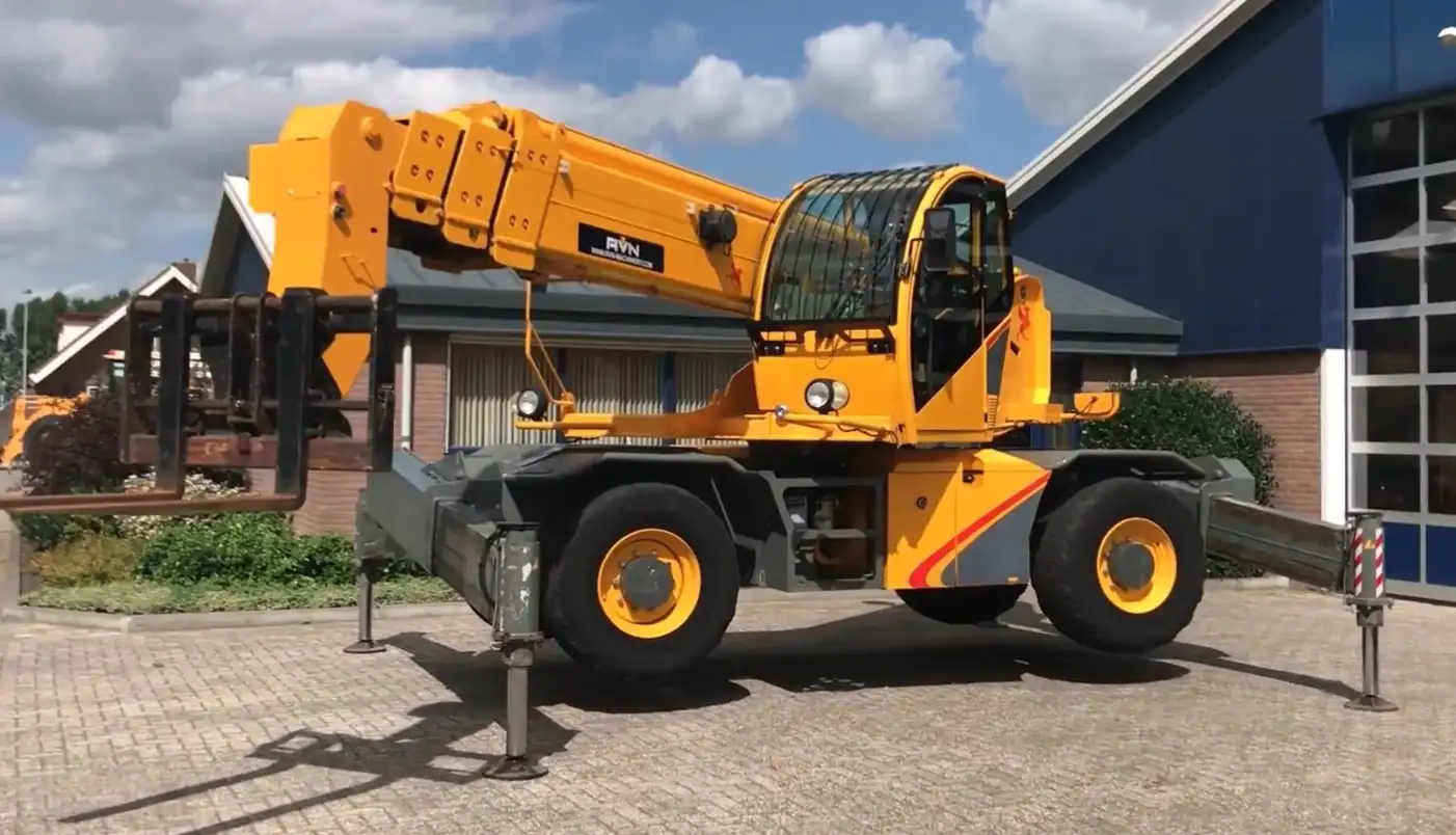 Obrotowa ładowarka teleskopowa